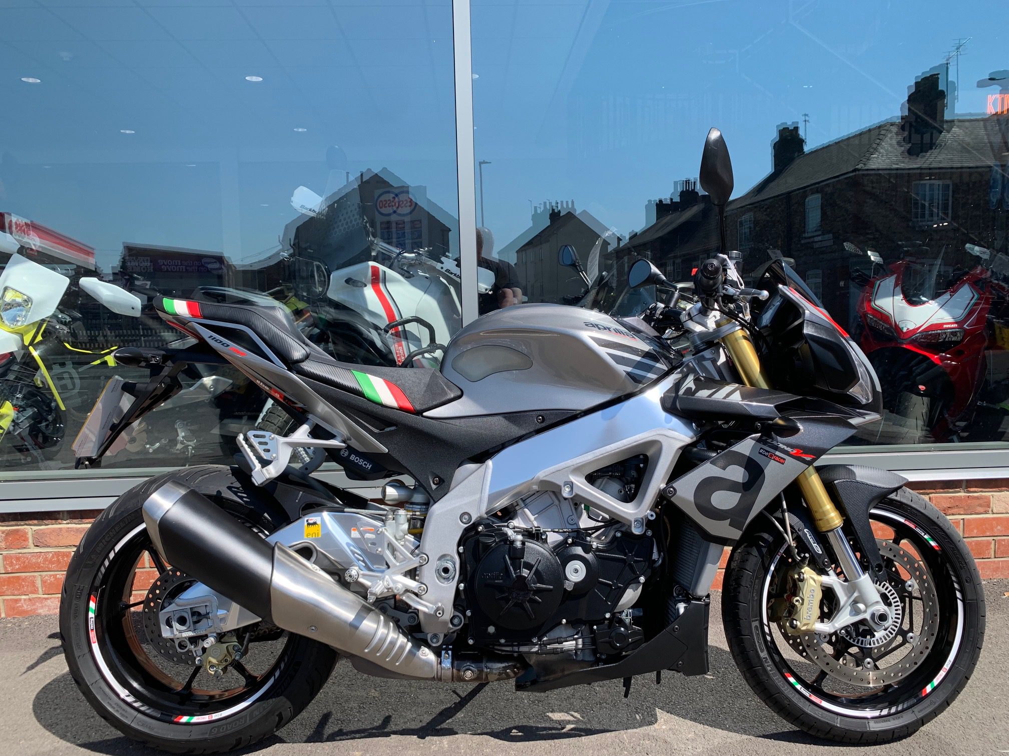 Aprilia Tuono V4 1100R - (AJ15 DXV) - 25556 Miles