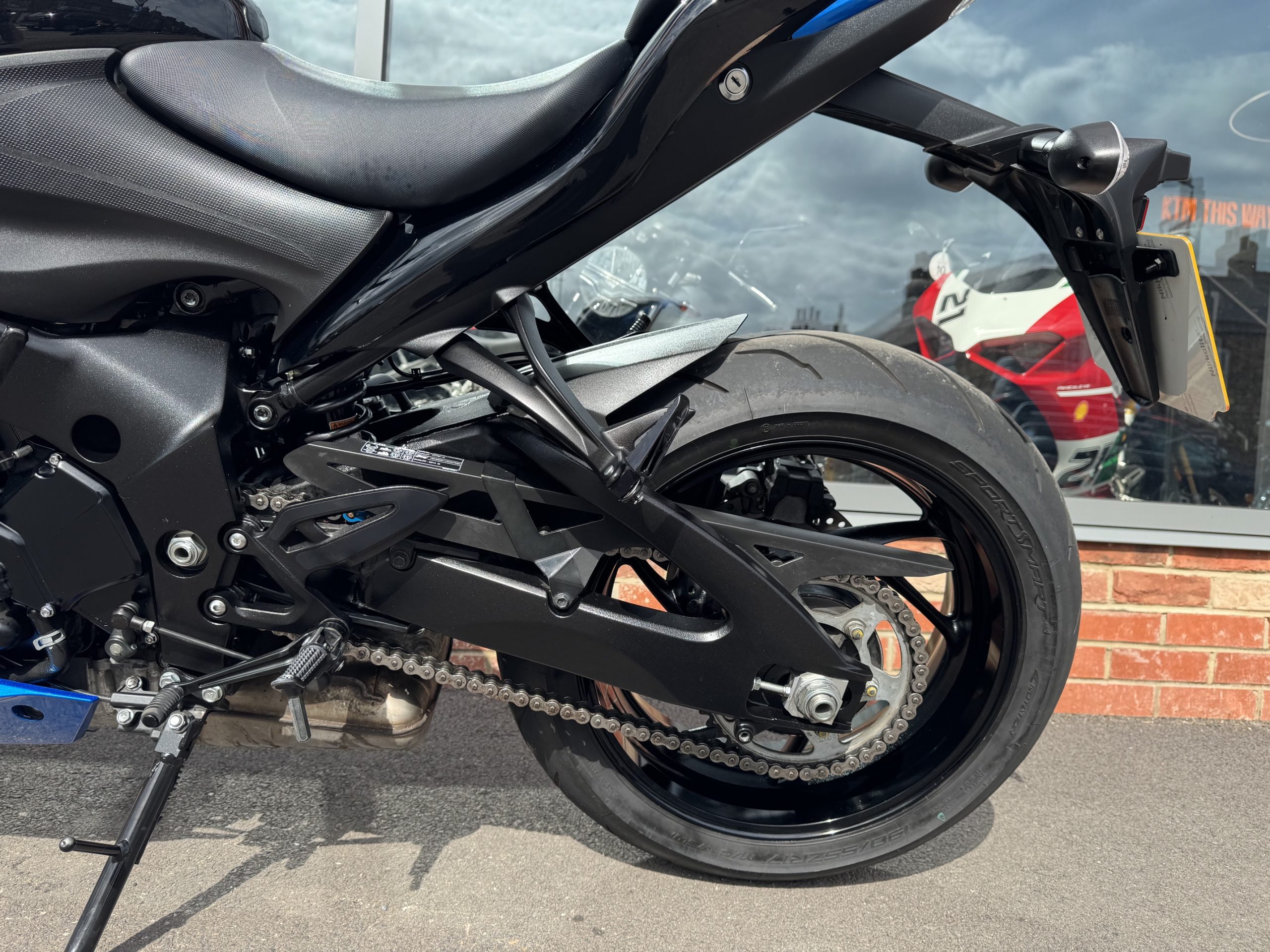 Suzuki GSX 1000 S- (CJ21 GDO) - 6990 Miles - Image 10