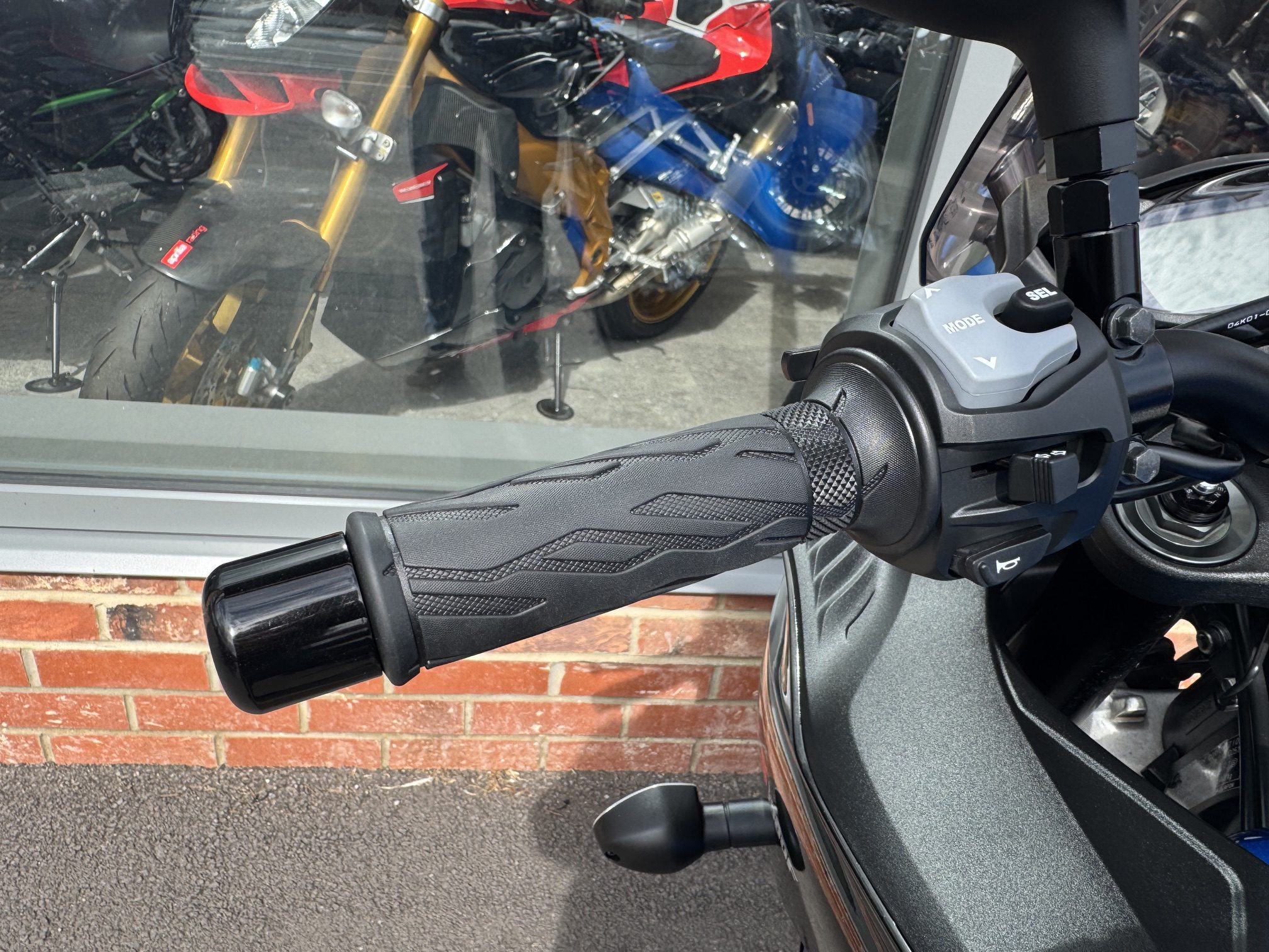 Suzuki GSX 1000 S- (CJ21 GDO) - 6990 Miles - Image 16