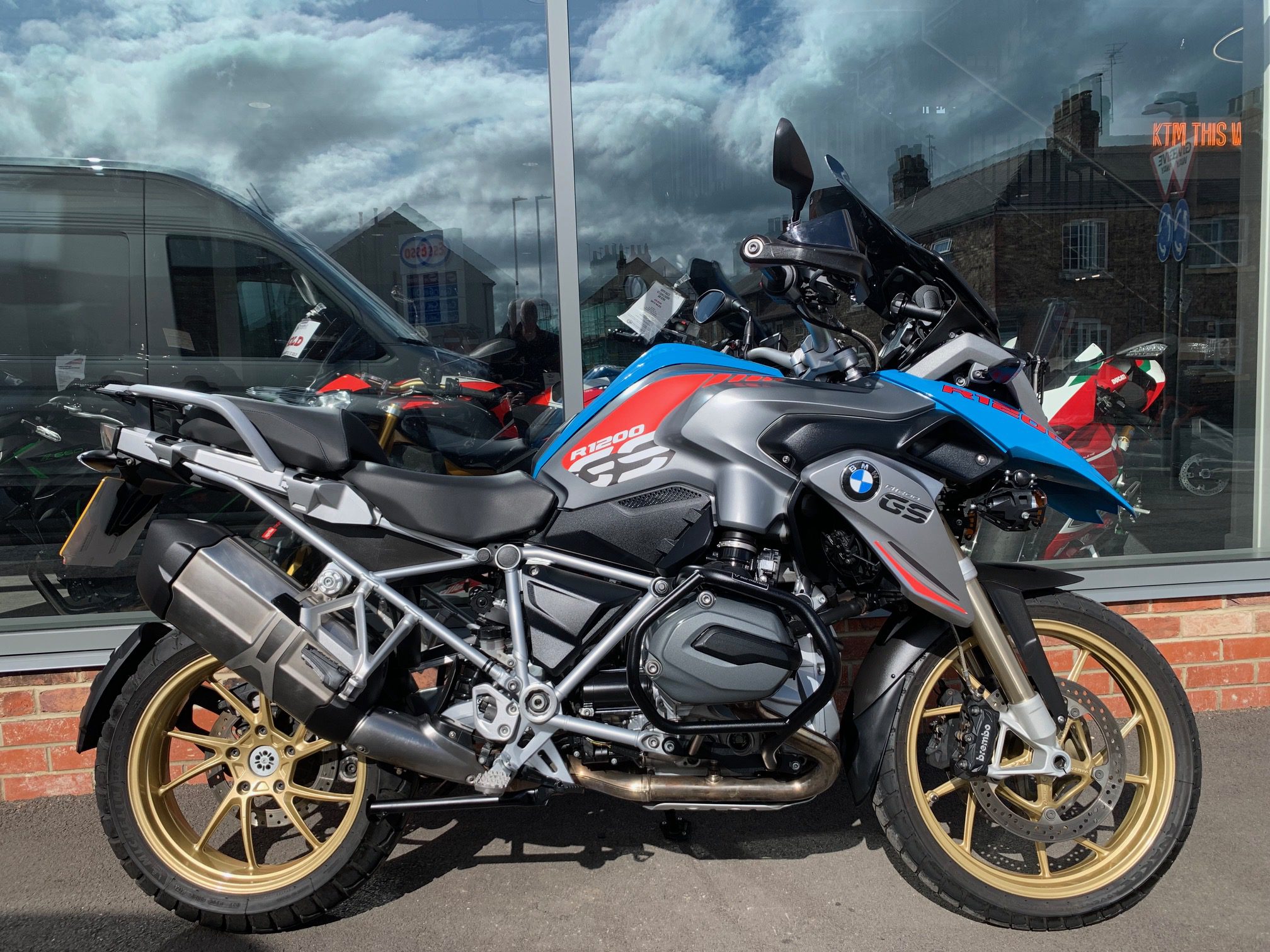 BMW R1200 GS - (CE14 YJG) - 39925 miles - SORRY THIS BIKE IS NOW RESERVED